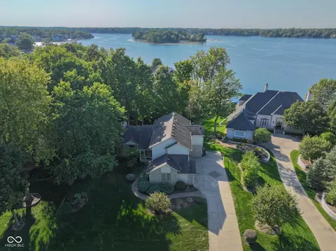 9364 Promontory Cir, Indianapolis, IN 46236