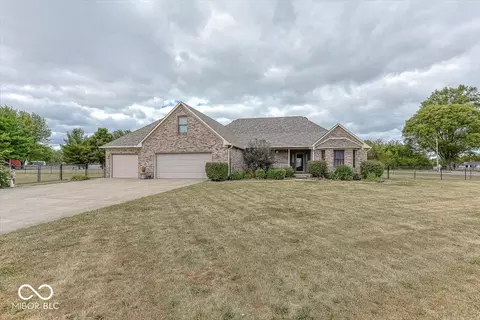 3862 Sawmill Ct, New Palestine, IN 46163