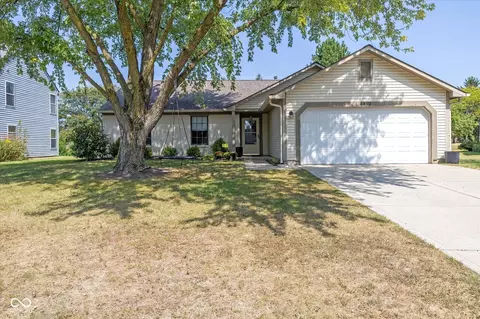 6892 Cherry Blossom E Dr E, Fishers, IN 46038