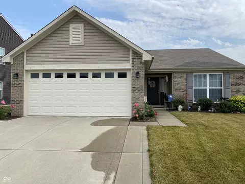 884 Coralberry Ln, Greenwood, IN 46143