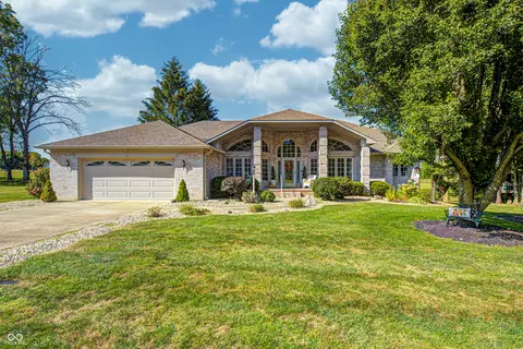 5745 Paradise Dr, Martinsville, IN 46151