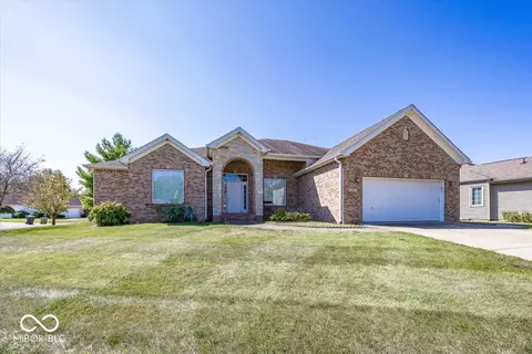 2487 Wyndham Pl N, Columbus, IN 47203