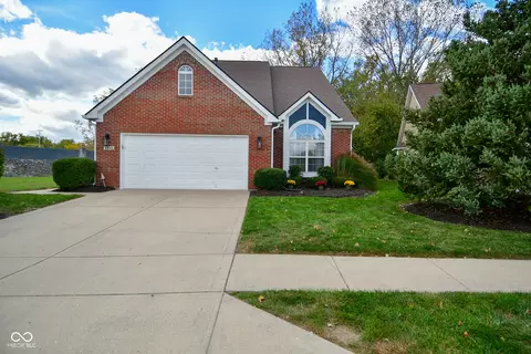 8850 Crystal Lake Dr, Indianapolis, IN 46240