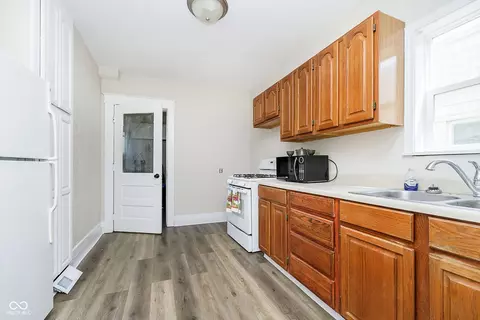 Kitchen - 220 E Walnut St, Kokomo, IN 46901 photo 3 of 4