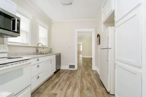 Kitchen - 220 E Walnut St, Kokomo, IN 46901 photo 2 of 4