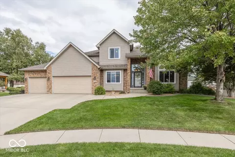 3215 Skyview Ct, Columbus, IN 47203