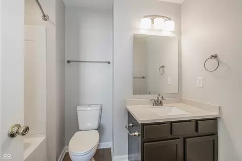 Bath - 9761 Rolling Plain Dr, Noblesville, IN 46060 photo 3 of 3
