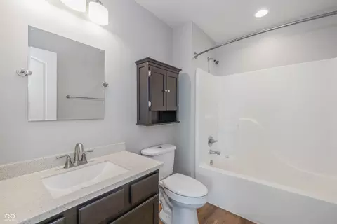 Bath - 9761 Rolling Plain Dr, Noblesville, IN 46060 photo 2 of 3