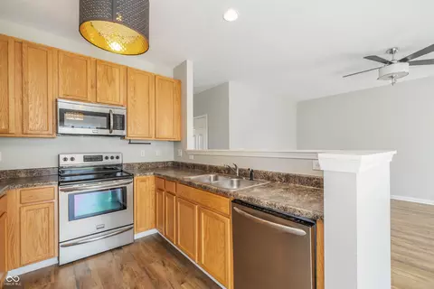 Kitchen - 9761 Rolling Plain Dr, Noblesville, IN 46060 photo 2 of 3