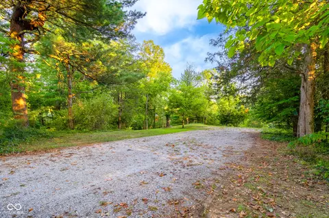 9181 W Tulip Dr, Columbus, IN 47201