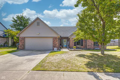 885 Cypress S, Greenwood, IN 46143
