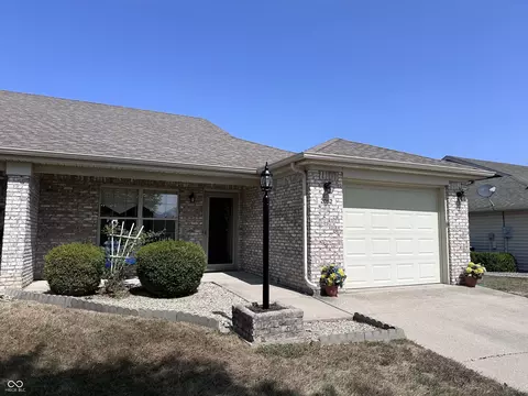 2052 Pelican Dr, Franklin, IN 46131