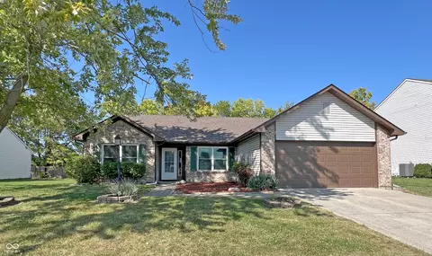 4 E Flat Rock Dr, Westfield, IN 46074