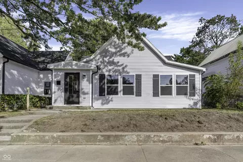 847 N 12th St, Elwood, IN 46036