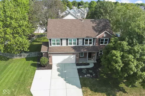 10113 Hawks Lake Dr, Fishers, IN 46037