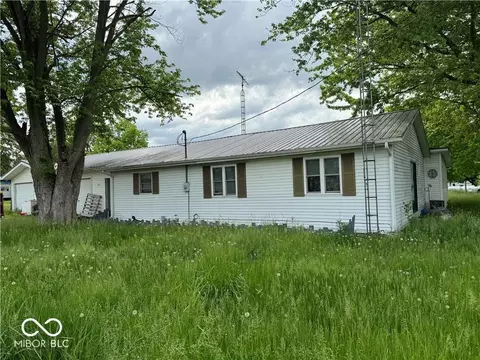 130 N Center St, State Line, IN 47982