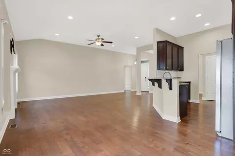6166 Regency Dr, Columbus, IN 47203 photo 14