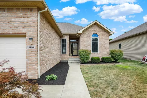 6166 Regency Dr, Columbus, IN 47203 photo 3