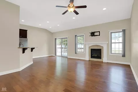 6166 Regency Dr, Columbus, IN 47203 photo 8