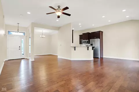 6166 Regency Dr, Columbus, IN 47203 photo 5