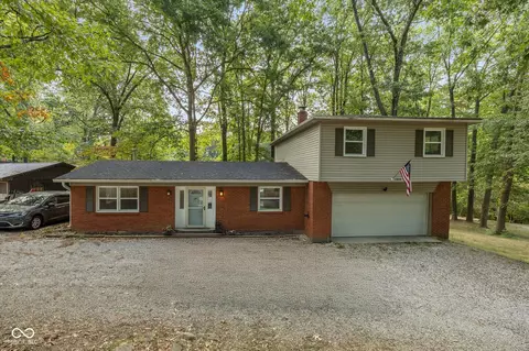 1915 W Shore Dr, Martinsville, IN 46151