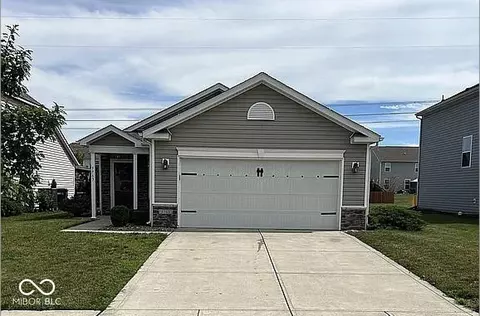 5763 White Pine Rd, Whitestown, IN 46075