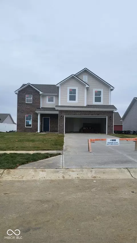 1679 N Sailboat Dr, Greenfield, IN 46140