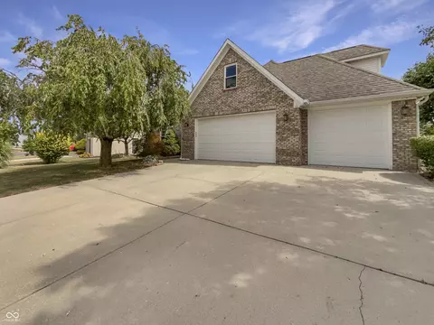 879 S Havens Dr, New Palestine, IN 46163