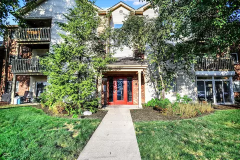 1044 Timber Creek Dr, Carmel, IN 46032