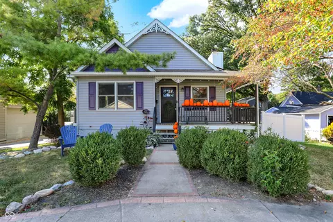 140 N 1st St, Zionsville, IN 46077