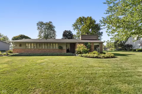 9012 W Tulip Dr, Columbus, IN 47201