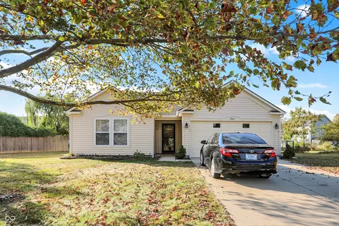 1965 Branchside Ct, Greenfield, IN 46140
