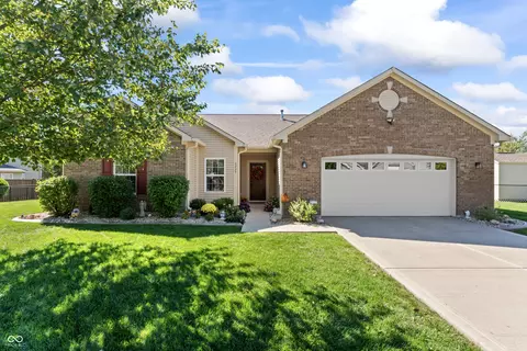 8229 Stonelick Dr, Avon, IN 46123