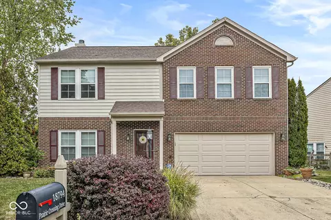 18794 Prairie Crossing Dr, Noblesville, IN 46062