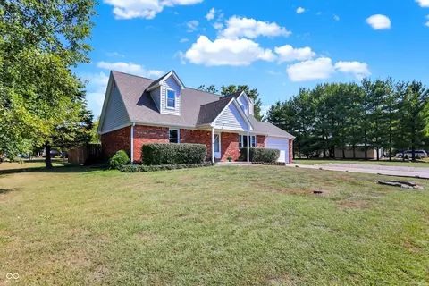 8051 Henderson Ridge Dr, Mooresville, IN 46158