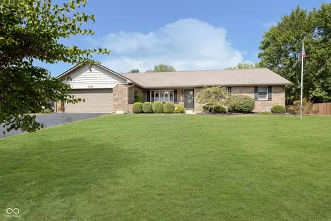 7302 Hidden Valley Dr, Plainfield, IN 46168