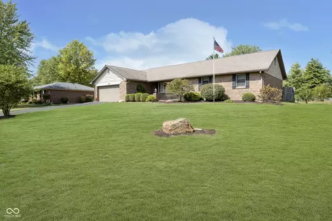 7302 Hidden Valley Dr, Plainfield, IN 46168 photo 2