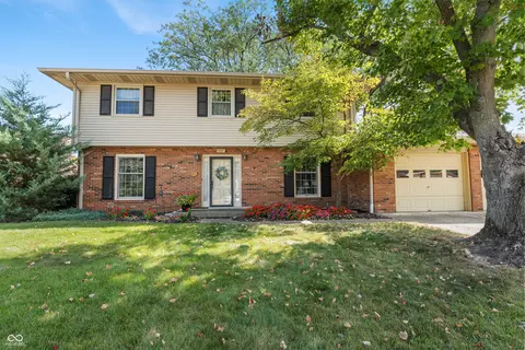 2835 Sassafras Ln, Columbus, IN 47203