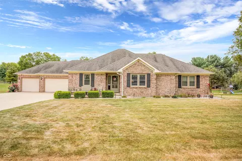 1061 W Willow Run Ct, Mooresville, IN 46158