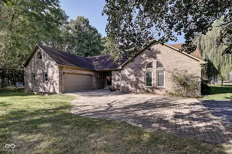 6732 S 25 W, Trafalgar, IN 46181