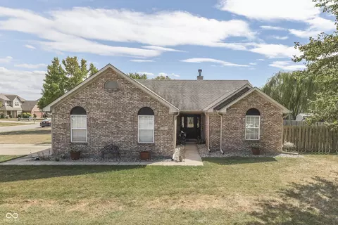 13 Pin Oak Ct, Whiteland, IN 46184