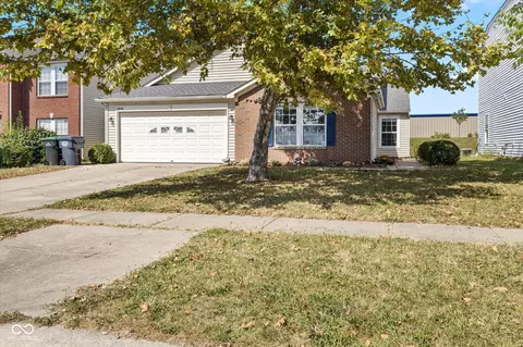 2842 Barnes Ct, Greenwood, IN 46143