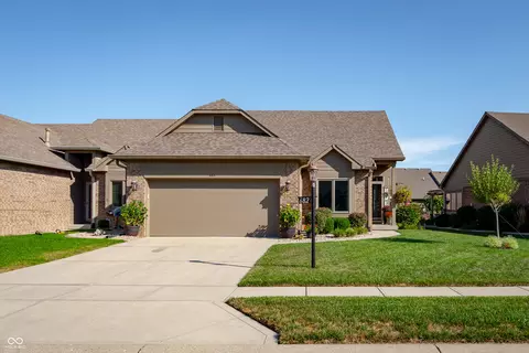 682 Cottage Ln, Greenwood, IN 46143