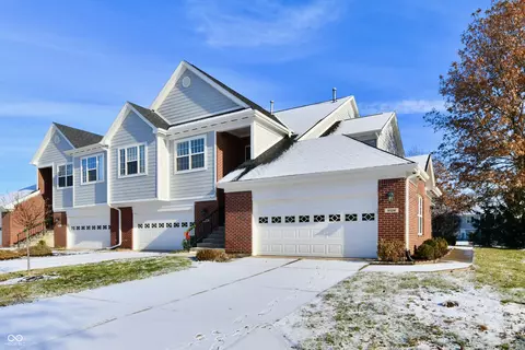 9526 Fireside Ln, Fishers, IN 46038