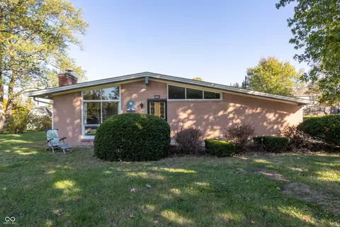 8400 Roses Rd, Fishers, IN 46038