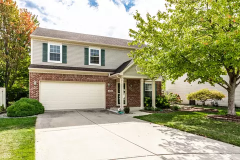 9215 Crossing Dr, Fishers, IN 46037