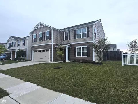 217 Campus Ln, Greenwood, IN 46143