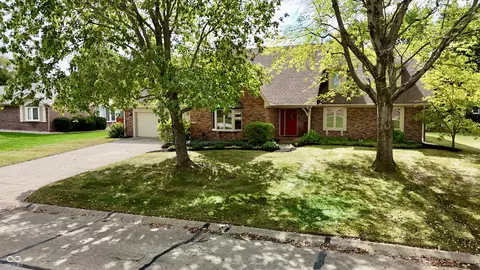 4501 W Hunters Ridge Ln, Greenwood, IN 46143