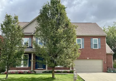 13721 Meadow Lake Dr, Fishers, IN 46038
