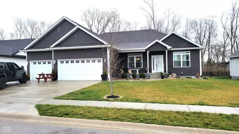 132 Woods Edge Blvd E, Greencastle, IN 46135